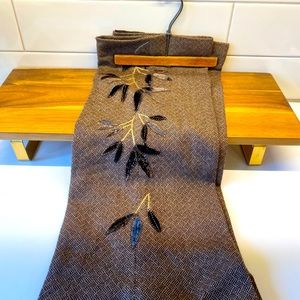 Dana Buchman lined herringbone embroidered pants.